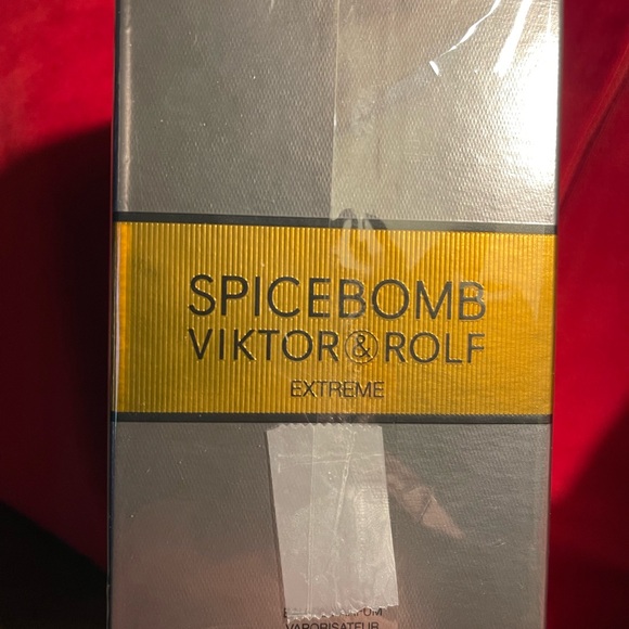 Viktor & Rolf Spicebomb Extreme Eau de Parfum Spray 90ml 3.04 fl. oz. - Picture 7 of 7